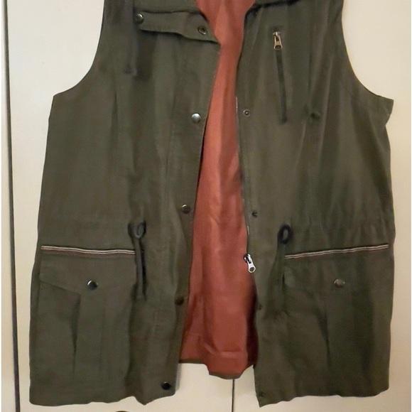 🎯 SOLD‼️Democracy khaki/green lined vest-large - Picture 2 of 8